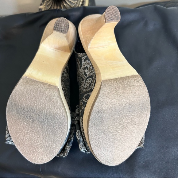 Betsey Johnson Black & Gray Wood Heel Slingback Front Bow Peep Toe Pumps Shoes - Picture 9 of 9